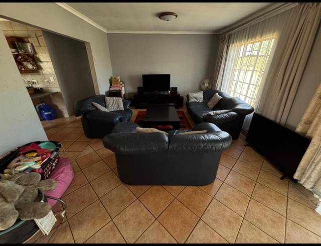 3 BEDROOM TOWNHOUSE FOR SALE IN GLEN MARAIS